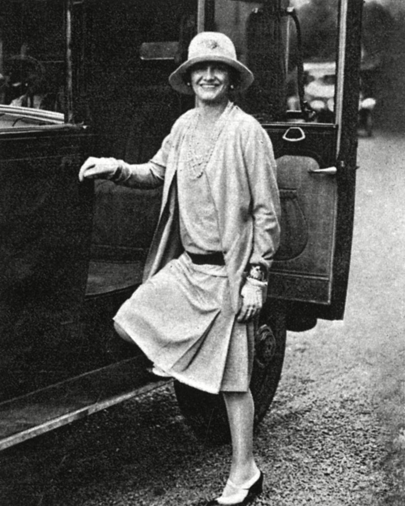 Coco Chanel Pics: A Look Back at a Fashion Icon