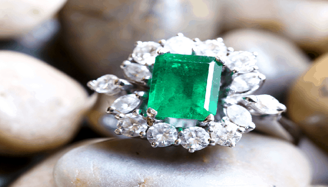 Carolyn Bessette Engagement Ring: A Close Look at the Iconic Style