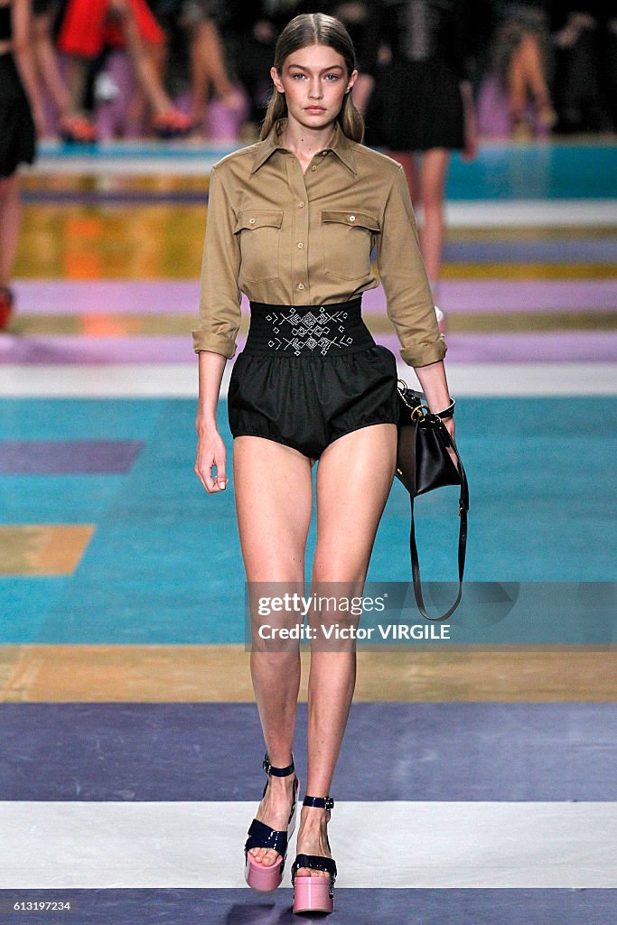 gigi hadid miu miu: See the Supermodel Rock the Runway Look, Simple Guide to Get a Similar Style.