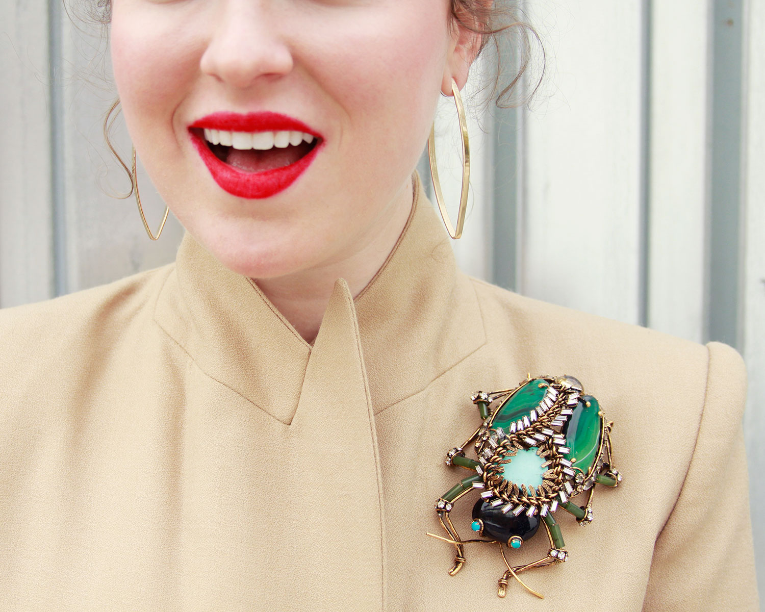 Where to put brooch? Tips to wear it on your clothes, hats, bags and any other accessory