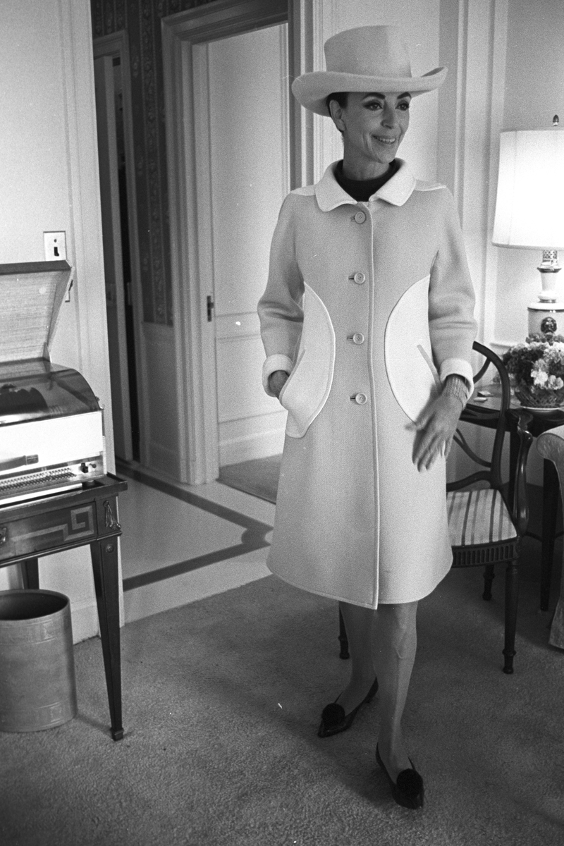 Gloria Guinness Style: What Made Her a Fashion Icon?