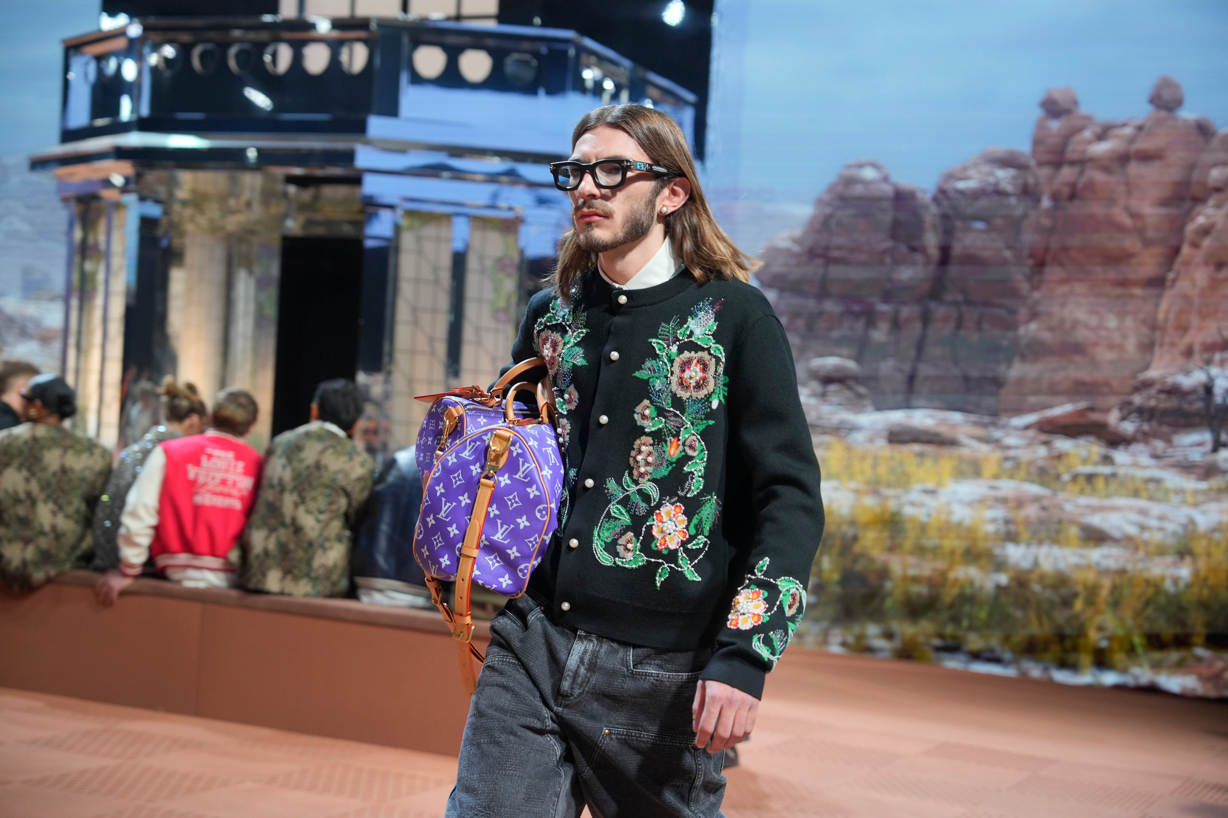 Are Men Saggy Pants Still in Style? A Look at the Latest Fashion Trends