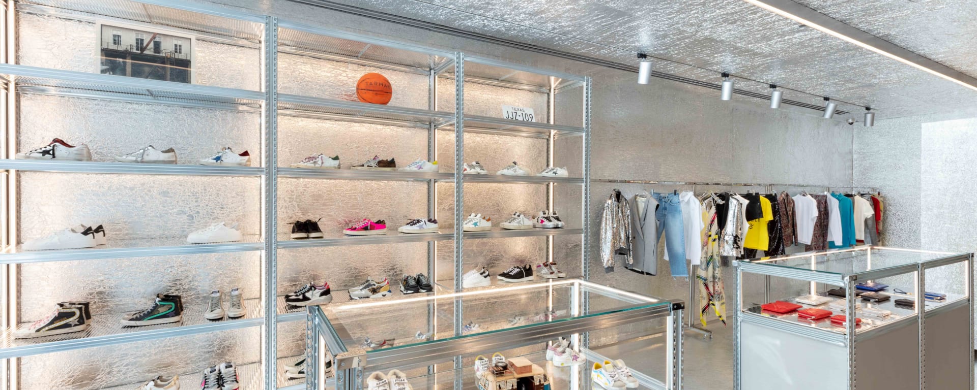 golden goose chicago: how to find your perfect pair in store?