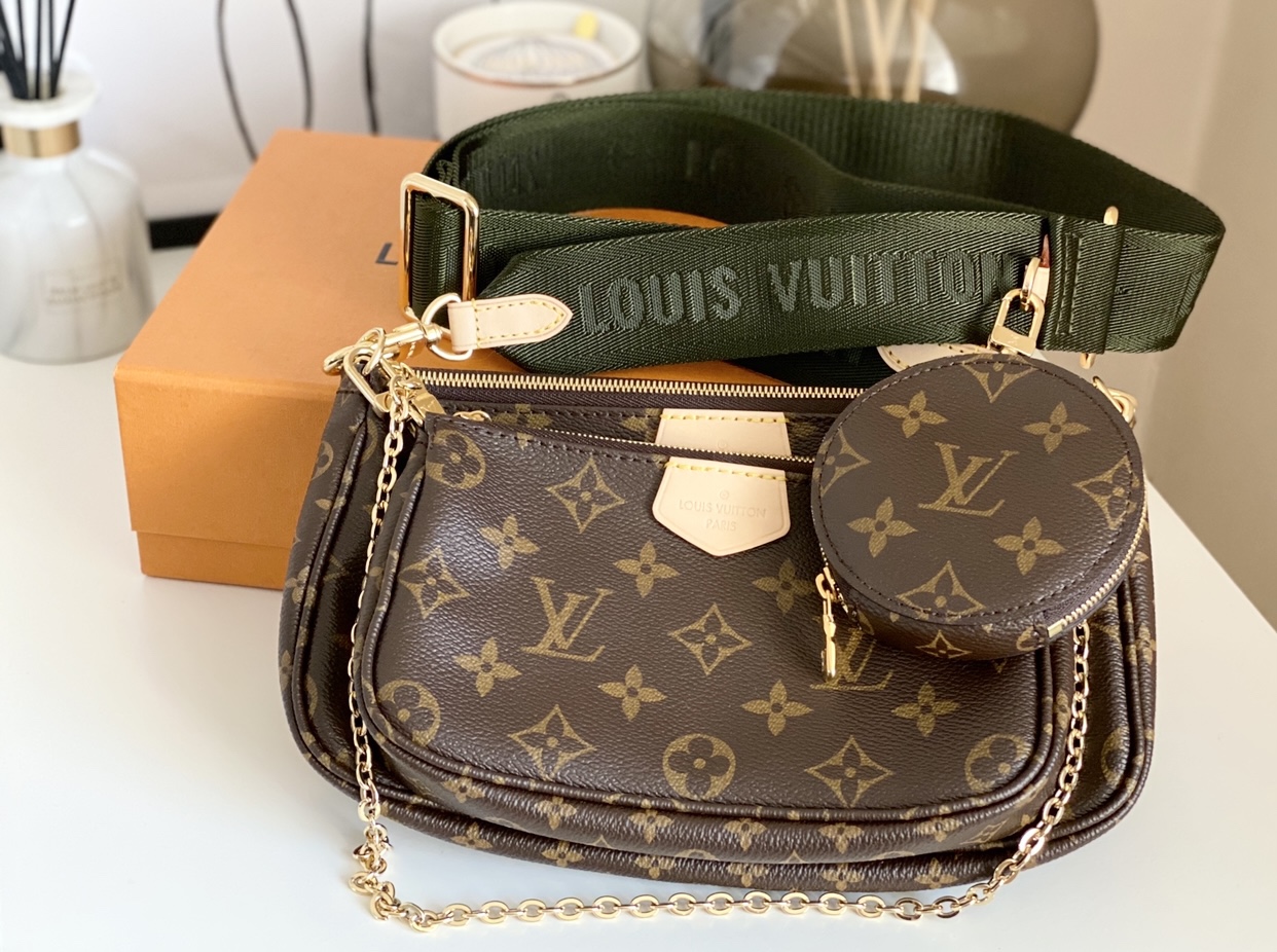 Multi Pochette Accessoires: How to Style It (From Day to Night with This Bag)
