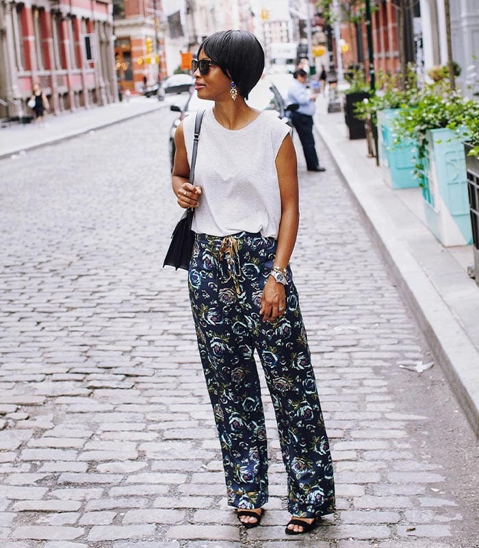 Printed trousers for ladies: Discover the latest trends and how to style them.