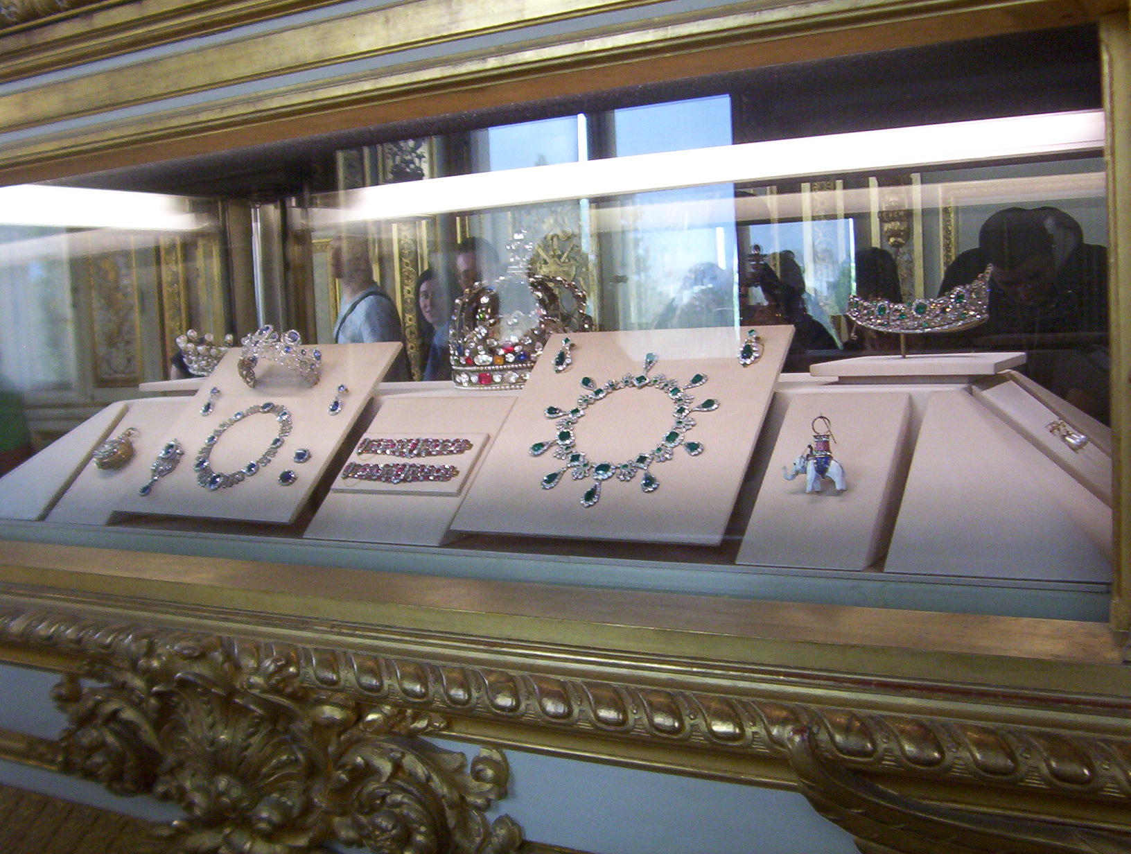 Where Are The Crown Jewels of France Now? A Quick Guide To Their Location!
