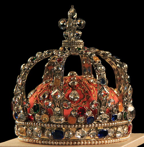 Where Are The Crown Jewels of France Now? A Quick Guide To Their Location!
