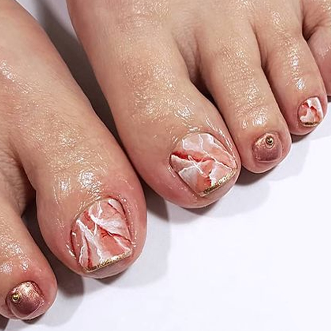 Want Elegant Toe Nails? Try These Quick and Easy Tricks