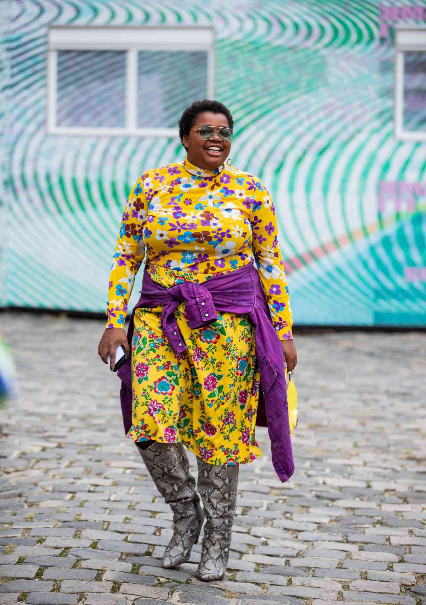 How to Mix and Match Bright Colourful Clothes Like a Fashion Pro