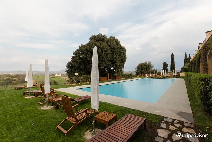 Is Como Castello Del Nero Pool Year Round? Get The Answer!