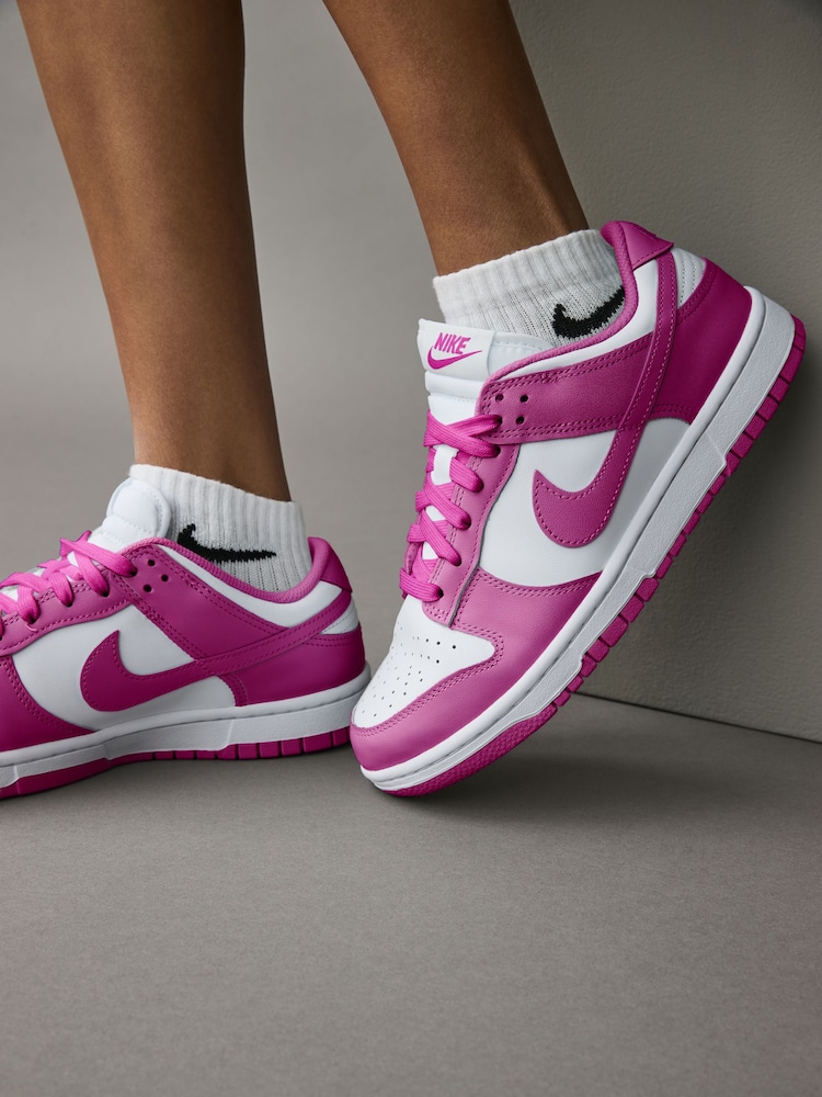 Pink Black and White Dunks: A Complete Guide on the Style, Comfort and best model