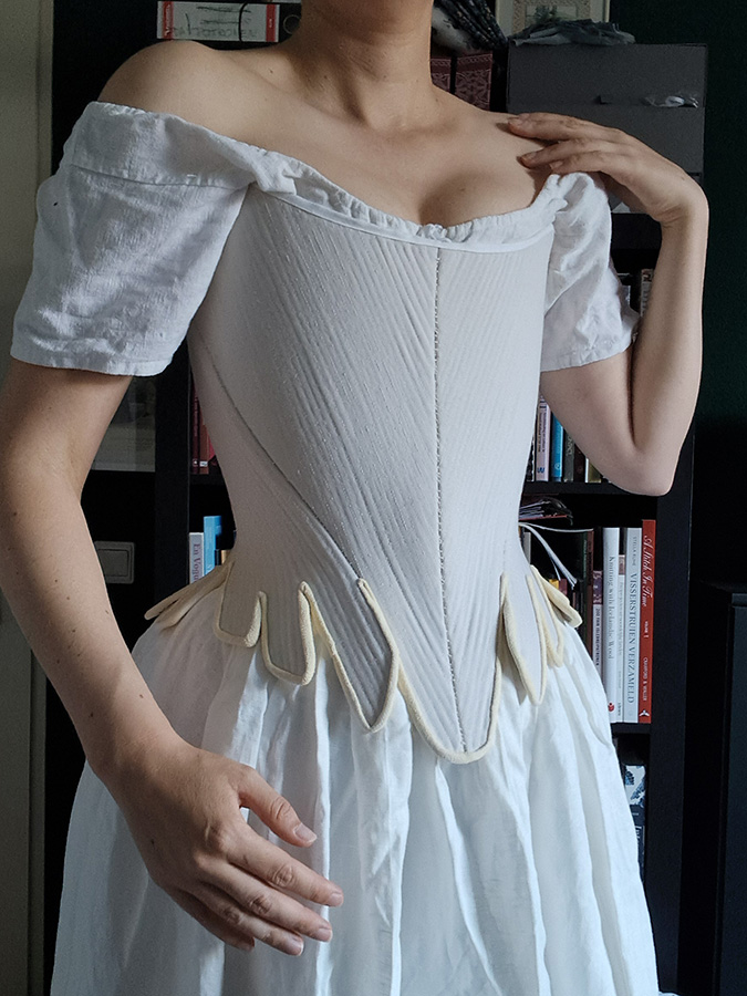 Corset dress 18th century: How to find a perfect one for you? These tips could help!